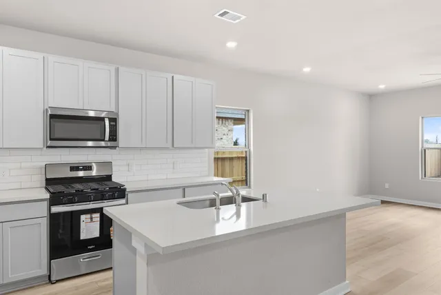 $319,990 | 2010 Starlight Street, Angleton, TX 77515