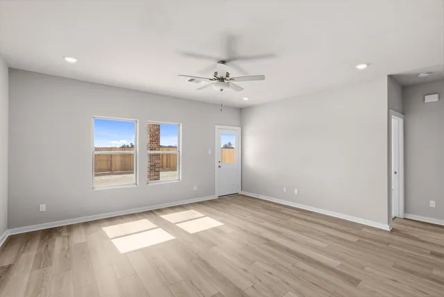 $319,990 | 2010 Starlight Street, Angleton, TX 77515