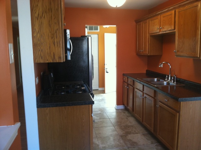 200 North Pinecrest Road Bolingbrook, IL 60440 - Photo 3 of 12