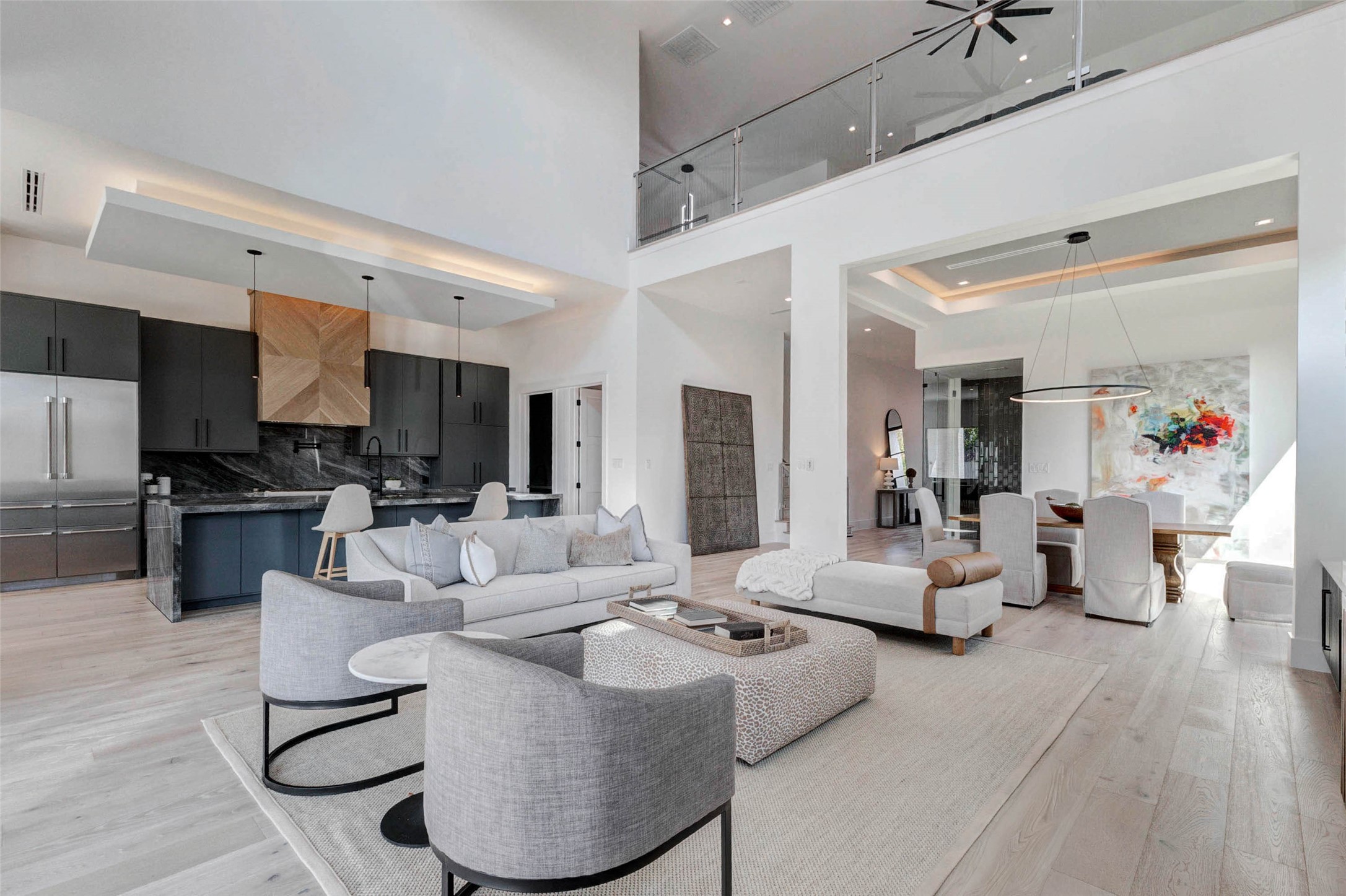 207 West 33rd Street Houston, TX 77018 - Photo 6 of 50 Spacious family room designed for both everyday living and entertaining, with effortless flow into the kitchen and dining areas.