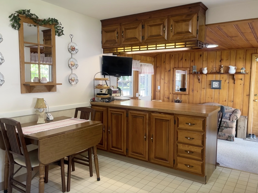 43 Pine Hill Road Springfield, MA 01118 - Photo 8 of 30