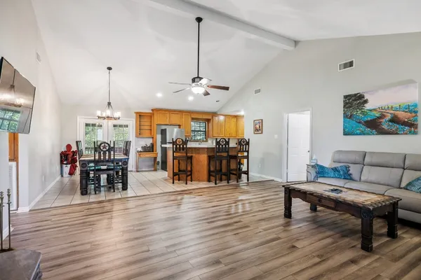 $275,000 | 148 Crest Lane, Onalaska, TX 77360
