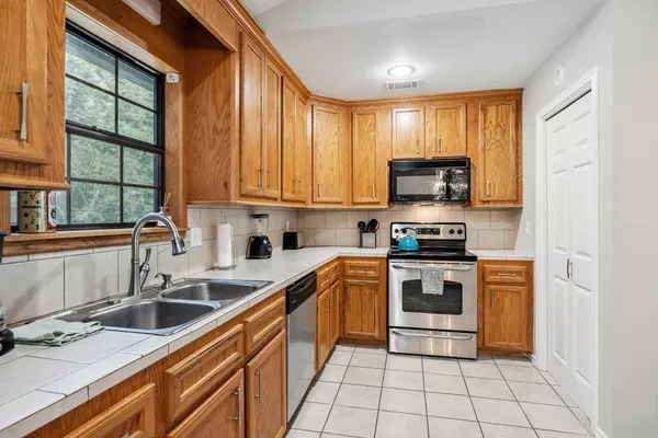 $275,000 | 148 Crest Lane, Onalaska, TX 77360