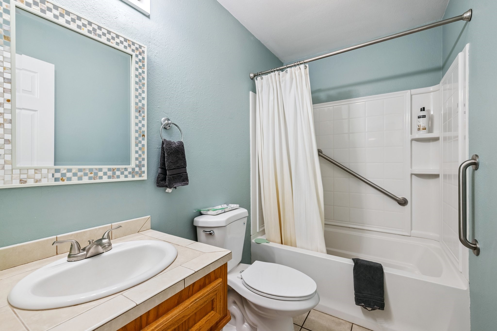 148 Crest Lane Onalaska, TX 77360 - Photo 27 of 38 Secondary bathroom.