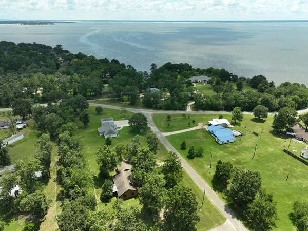 $275,000 | 148 Crest Lane, Onalaska, TX 77360