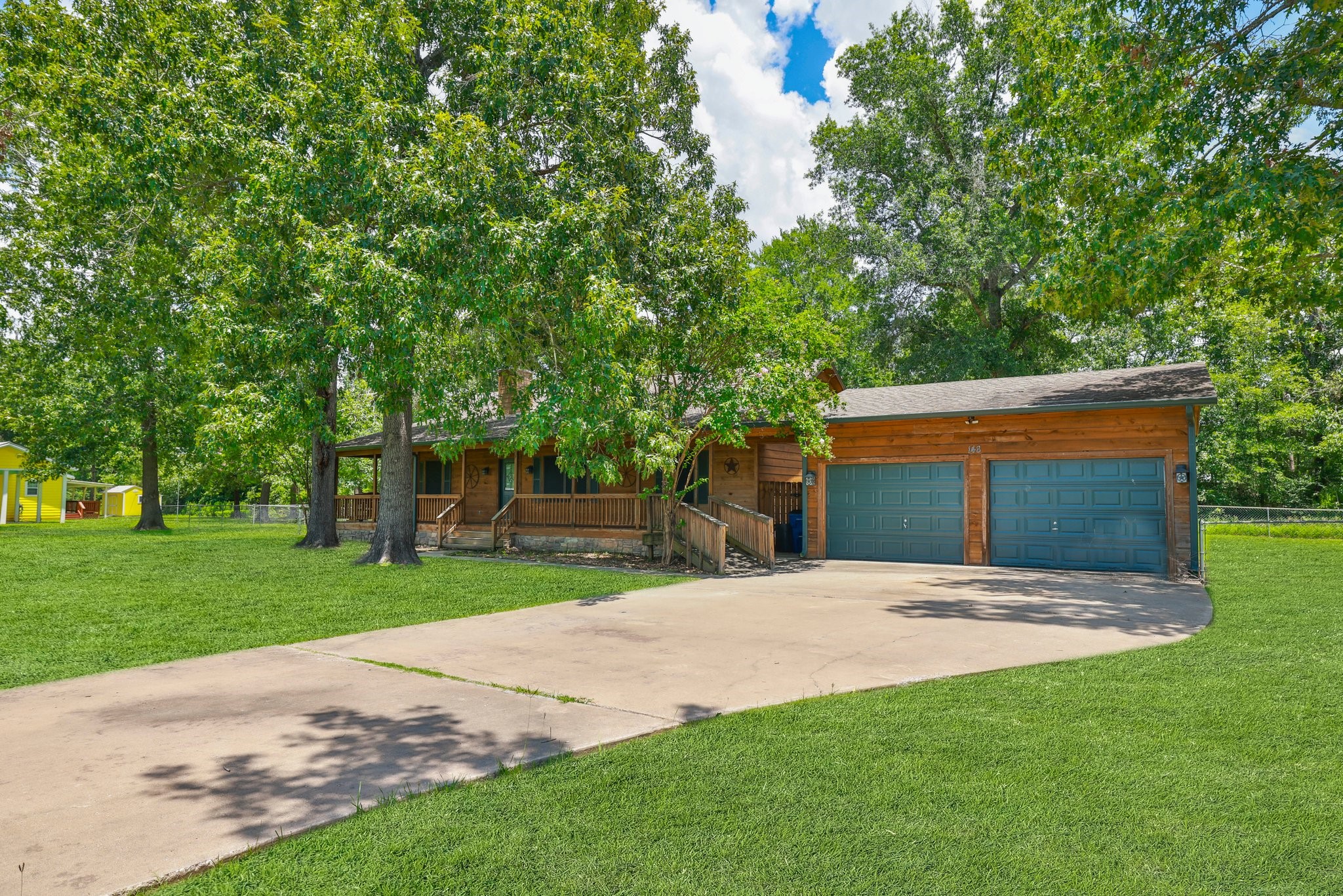 148 Crest Lane Onalaska, TX 77360 - Photo 6 of 38 Long drive to a two car garage.