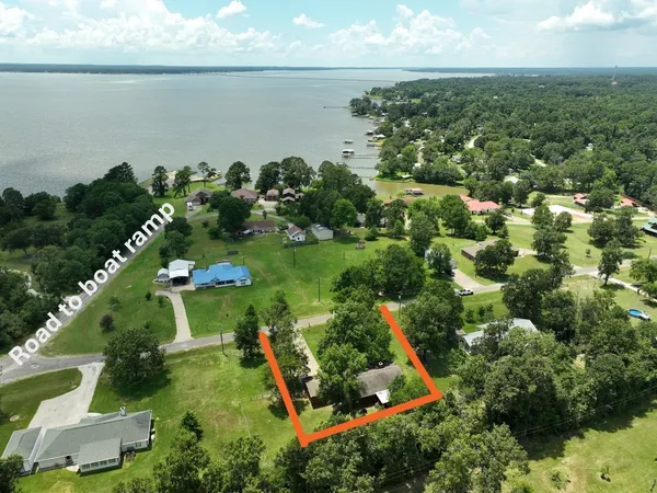 $275,000 | 148 Crest Lane, Onalaska, TX 77360