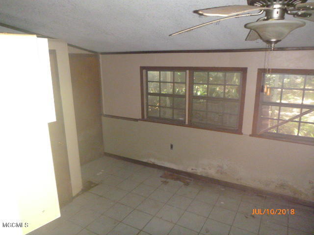 2541 Wilson Road Biloxi, MS 39531 - Photo 9 of 16 31
