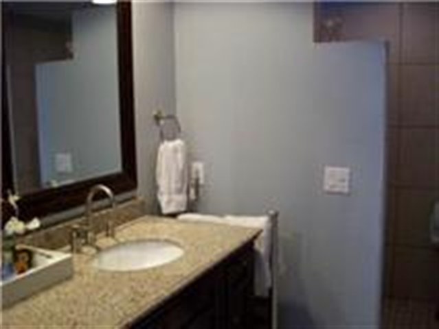 891 Lake Shore Road Grosse Pointe, MI 48236 - Photo 11 of 17 31045804-11.JPG
