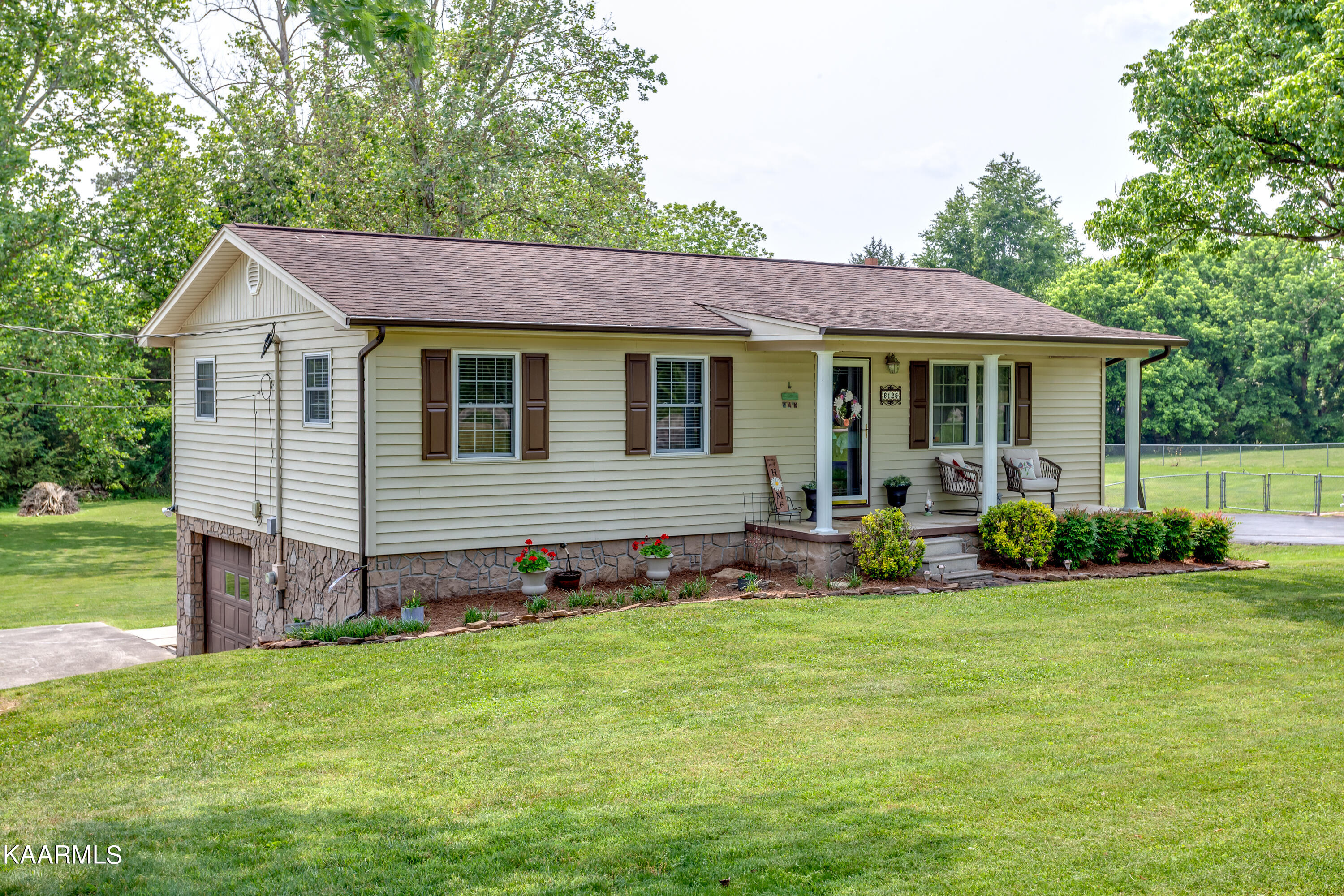 6125 McGinnis Road Corryton, TN 37721 - Photo 2 of 31 002230525-3-6125McGinnisRdCorrytonTn-SMA