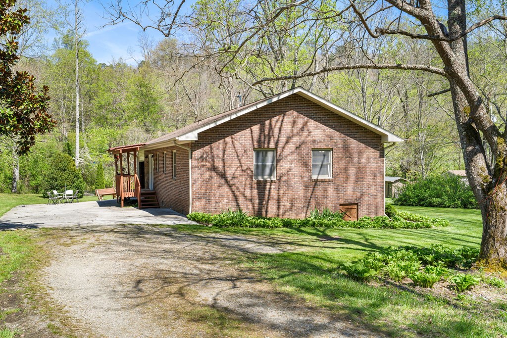 496 Jackie Cove Road Hayesville, NC 28904 - Photo 35 of 41 a blue and white house with a yard