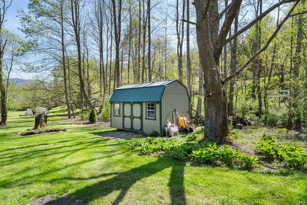 496 Jackie Cove Road Hayesville, NC 28904 - Photo 39 of 41 a view of a house with backyard and sitting area