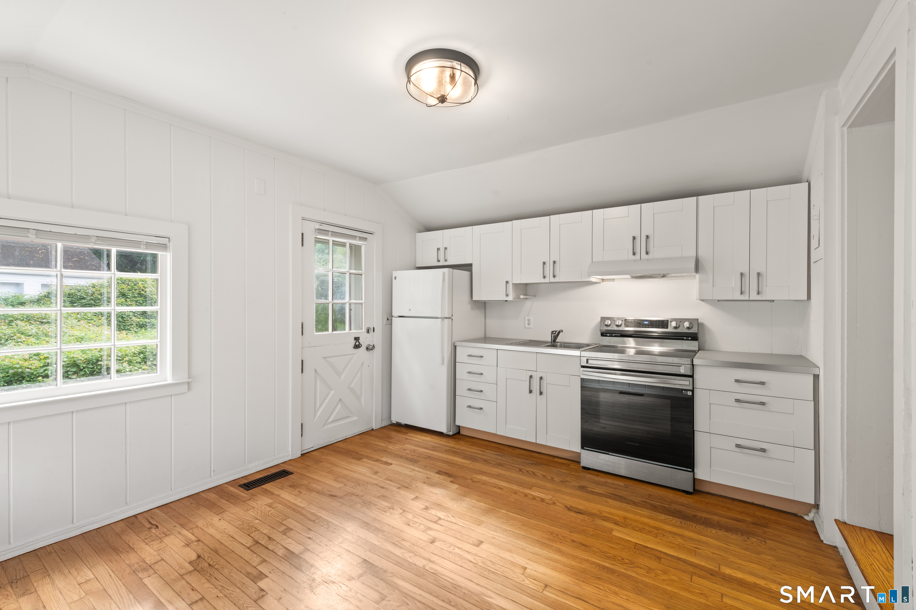 527 Danbury Road Southington, CT 06489 - Photo 22 of 32