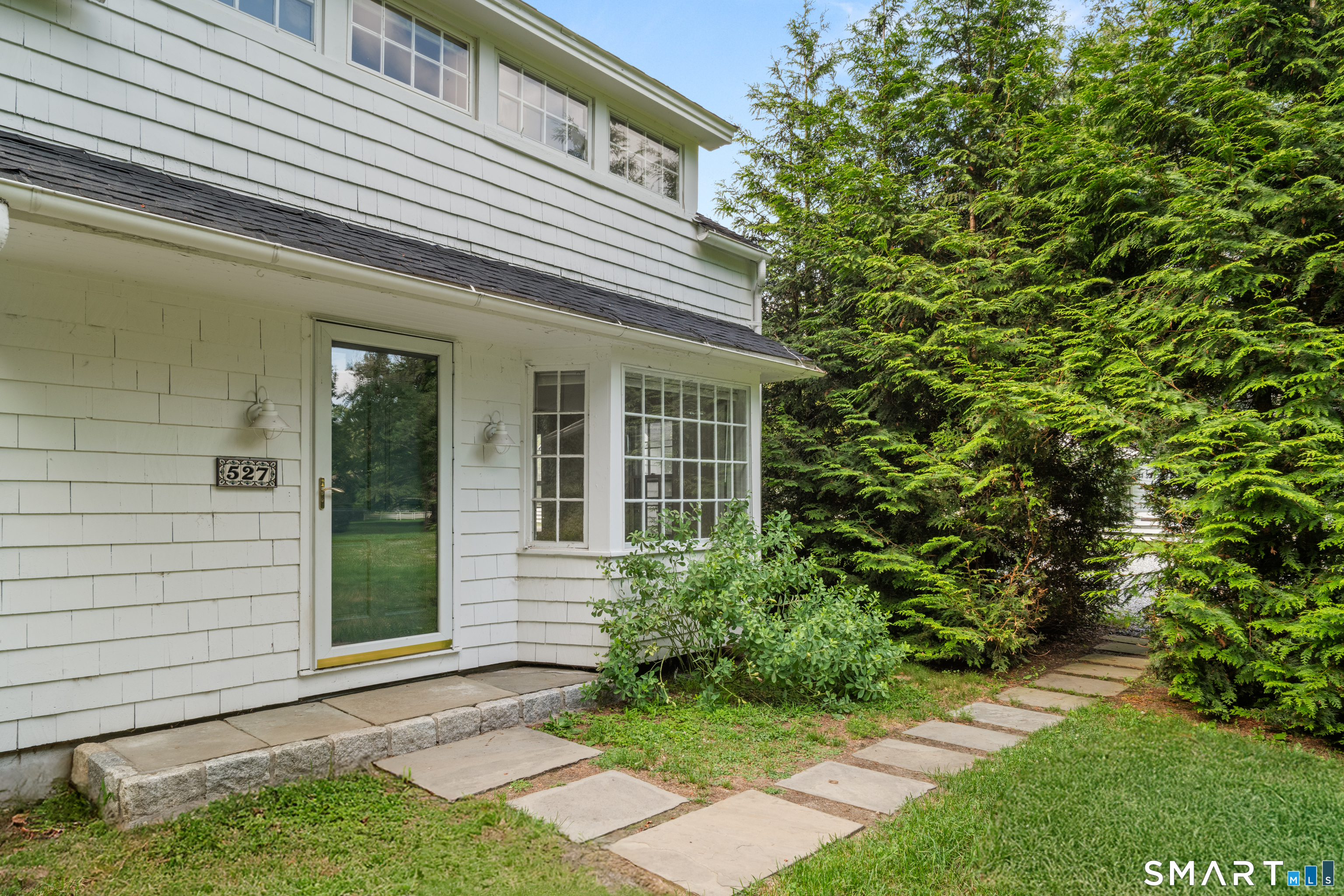 527 Danbury Road Southington, CT 06489 - Photo 4 of 32