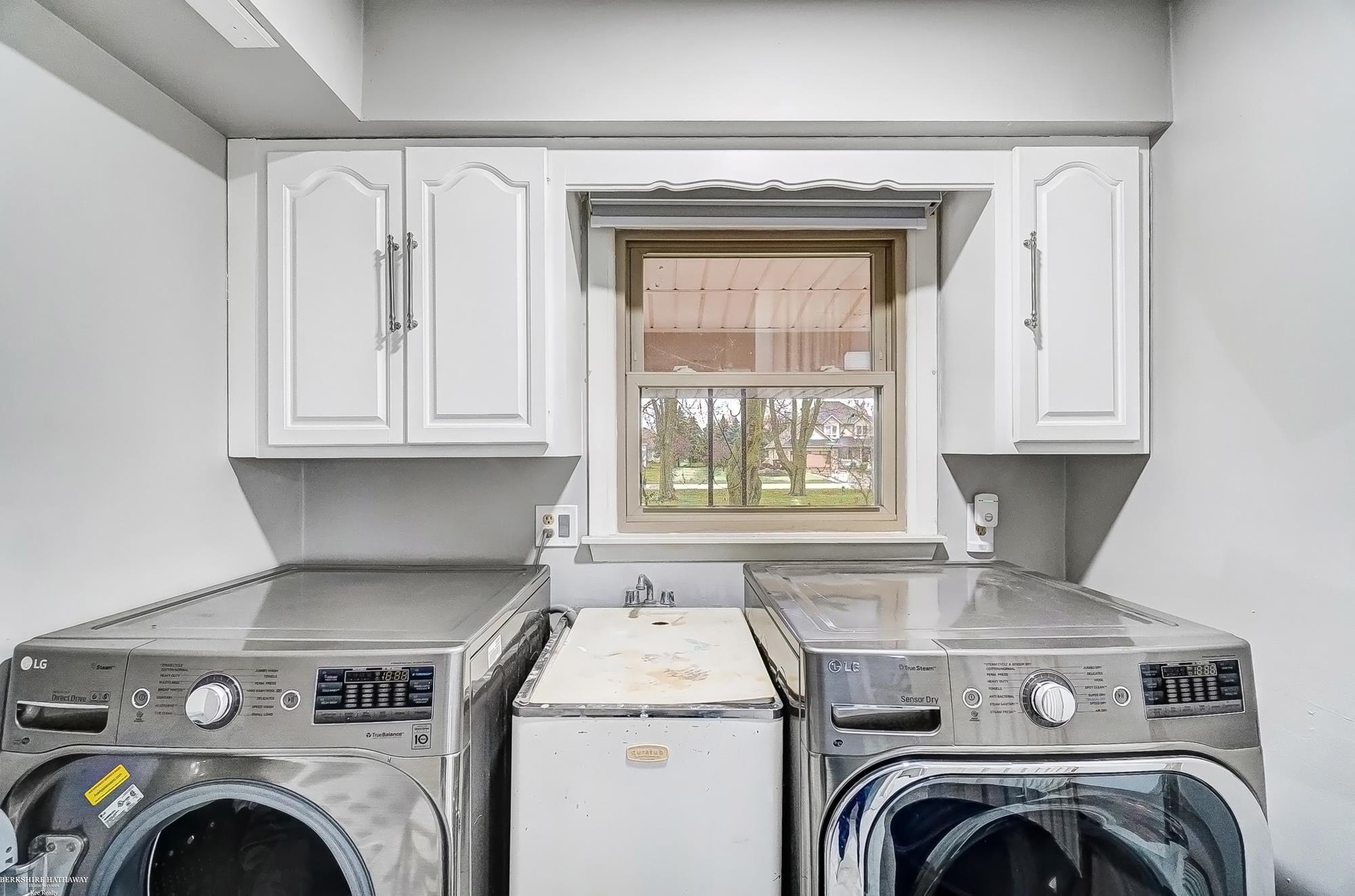 4130 Brest Road Newport, MI 48166 - Photo 22 of 51 50137592-03d18864-85f9-454c-8aef-1226e3e7bb59.JPG