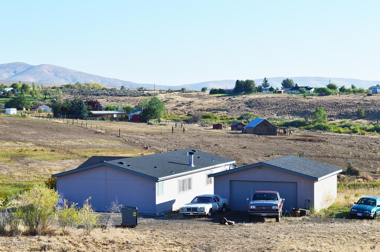 205 Mini Pines Road Yakima, WA 98903 - Photo 1 of 23 a view of a house with a yard