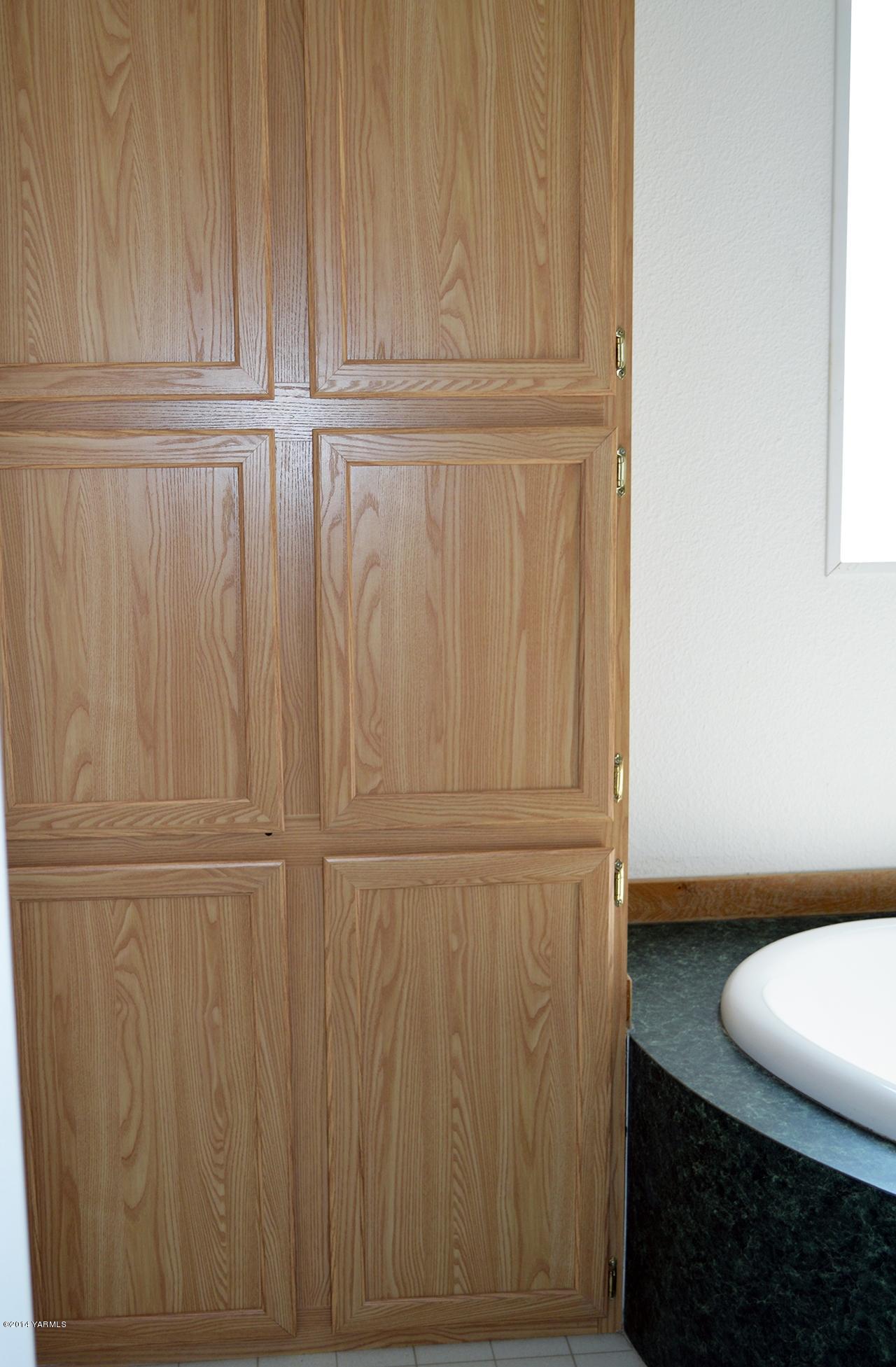 205 Mini Pines Road Yakima, WA 98903 - Photo 12 of 23 a view of walk in closet