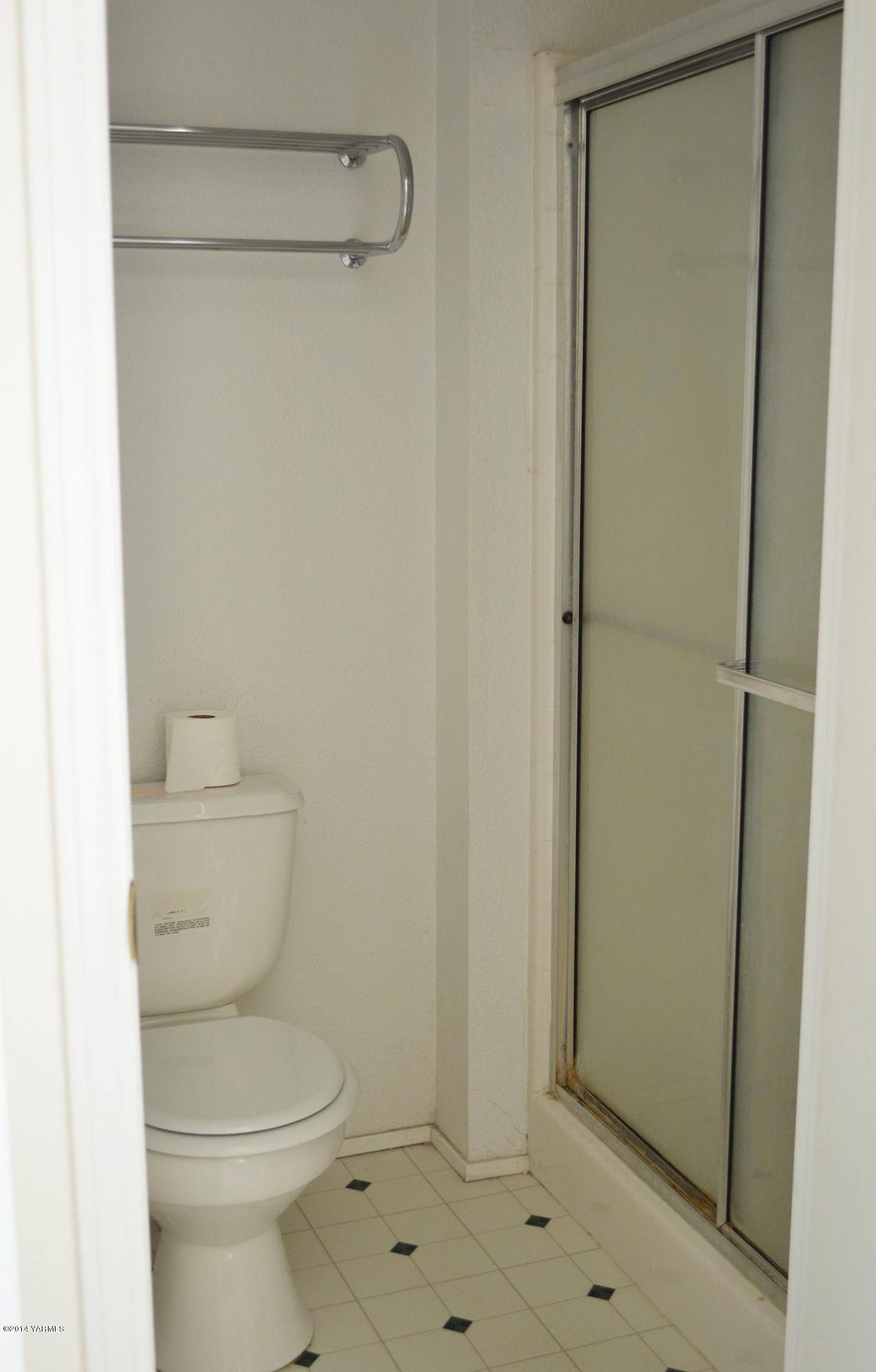 205 Mini Pines Road Yakima, WA 98903 - Photo 13 of 23 a bathroom with a toilet and a shower