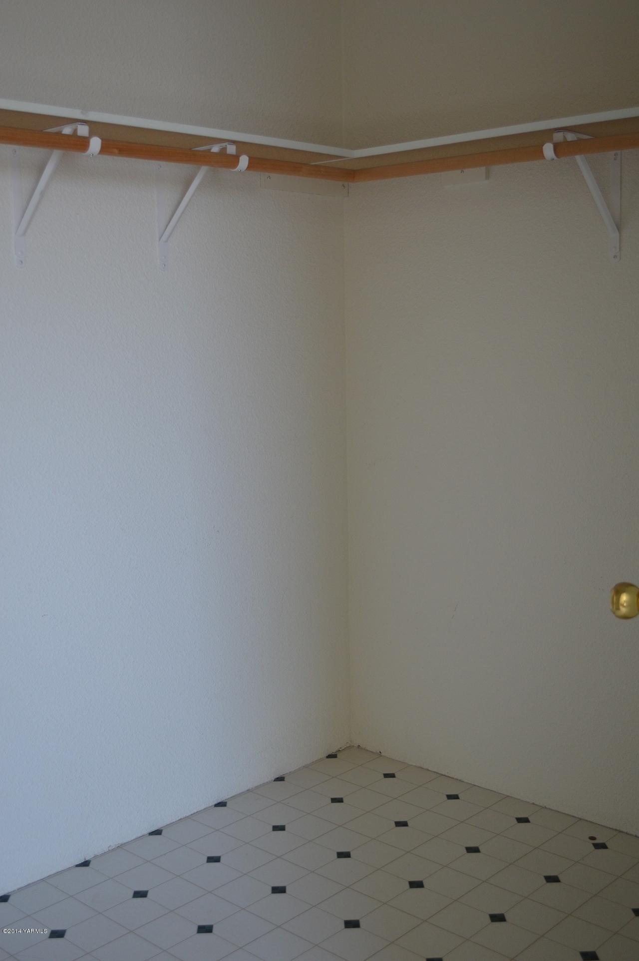 205 Mini Pines Road Yakima, WA 98903 - Photo 14 of 23 a view of an empty room