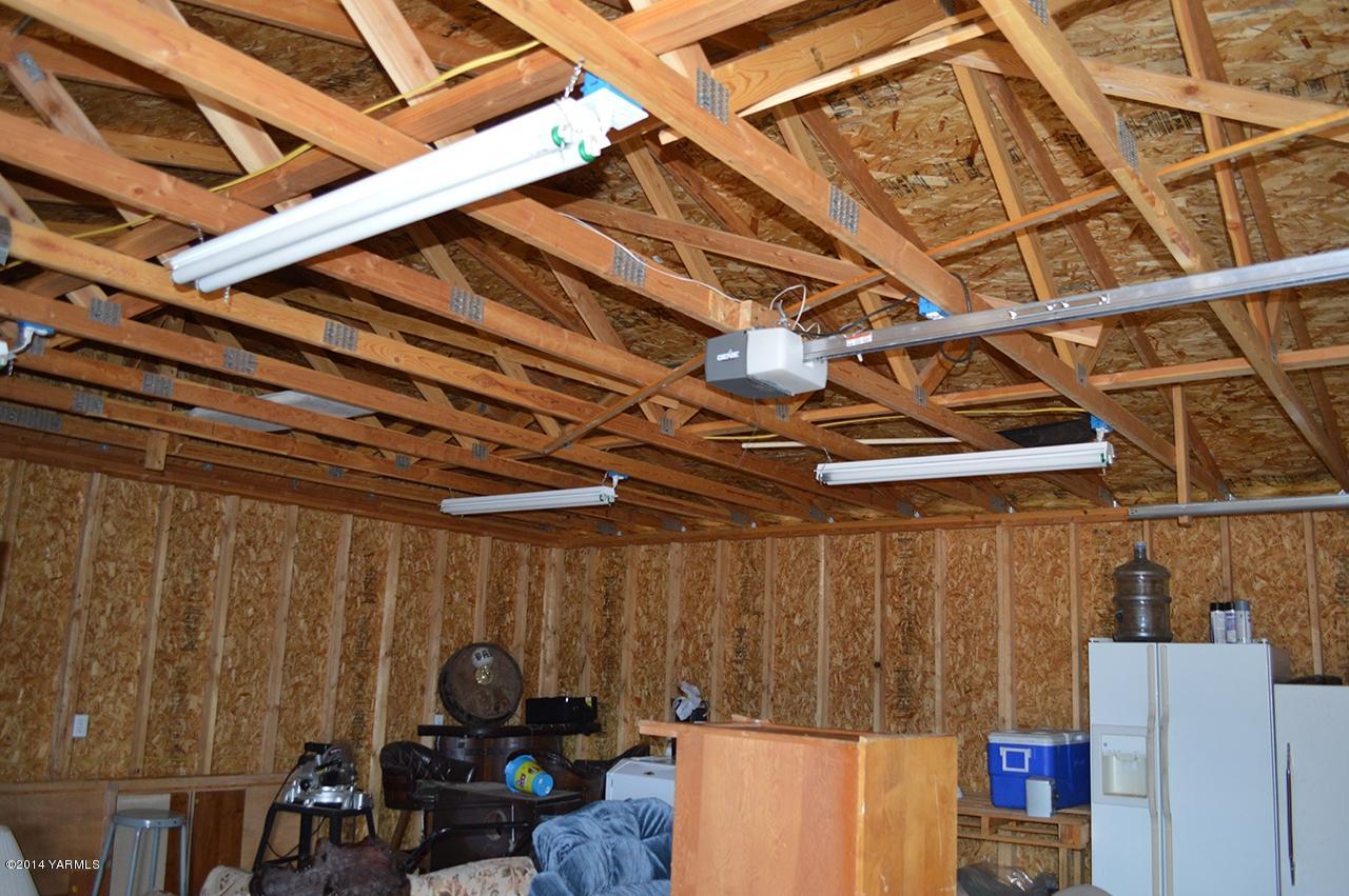 205 Mini Pines Road Yakima, WA 98903 - Photo 19 of 23 a view of room with furniture