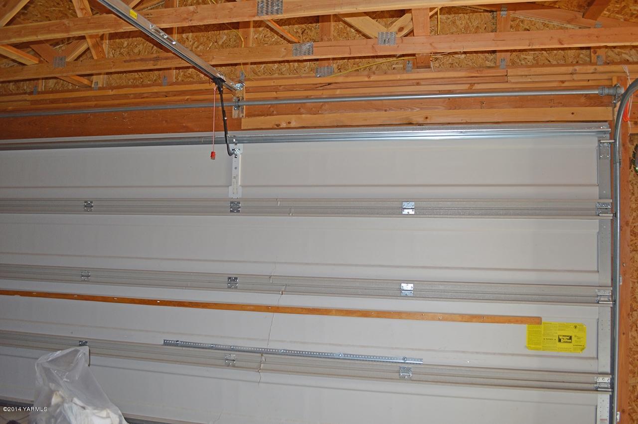 205 Mini Pines Road Yakima, WA 98903 - Photo 20 of 23 workspace with a closet