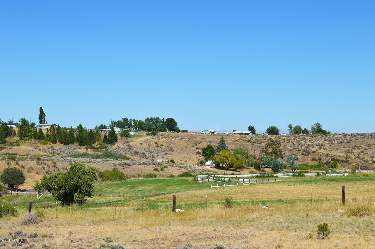 205 Mini Pines Road Yakima, WA 98903 - Photo 6 of 23 a view of an ocean and city