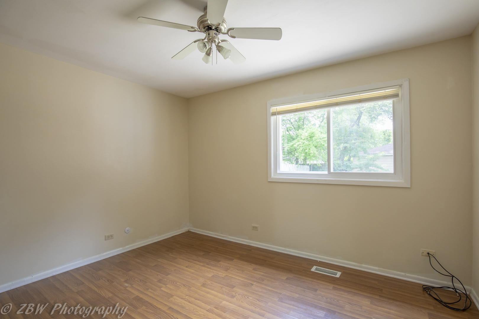 129 South Orchard Drive, Unit 1 Bolingbrook, IL 60440 - Photo 13 of 14 an empty room with a window