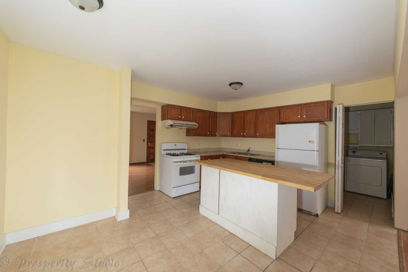 129 South Orchard Drive, Unit 1 Bolingbrook, IL 60440 - Photo 3 of 14 a kitchen with stainless steel appliances a refrigerator and a stove