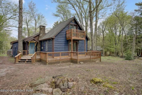 $489,000 | 8 Buttonwood Rd Lake, Lake Harmony, PA 18624