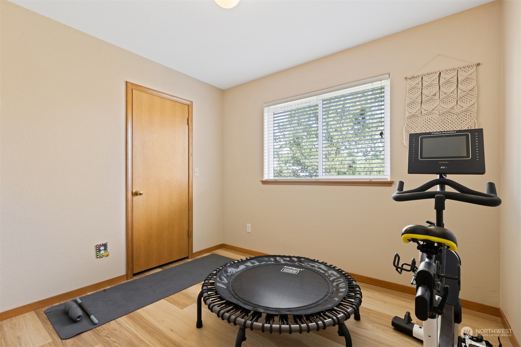 1308 Roma Road Bellingham, WA 98226 - Photo 26 of 39 a room with furniture and windows