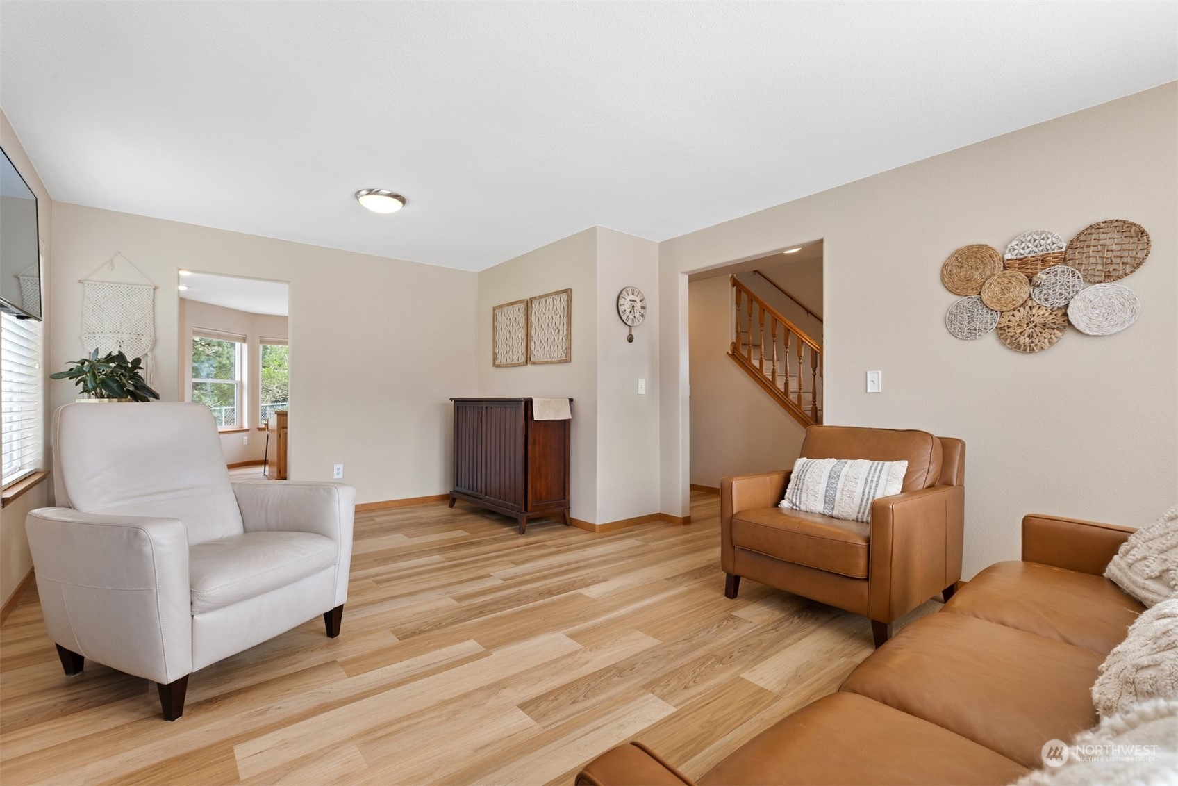1308 Roma Road Bellingham, WA 98226 - Photo 5 of 39 a living room with furniture