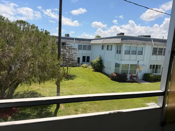 $1,500 | 3322 Cynthia Lane, Unit 207, Lake Worth Beach, FL 33461