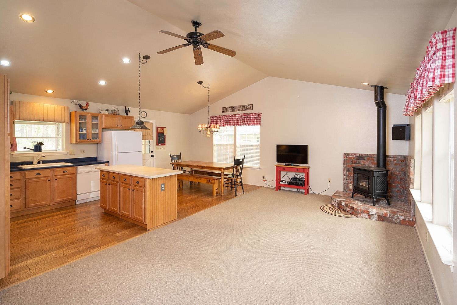 115 Mountain View Road Calpine, CA 96124 - Photo 7 of 21 Gallery Image 7
