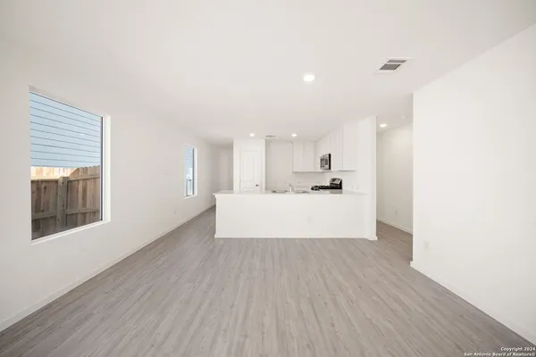 $1,495 | 2436 Lost Creek Road, New Braunfels, TX 78130