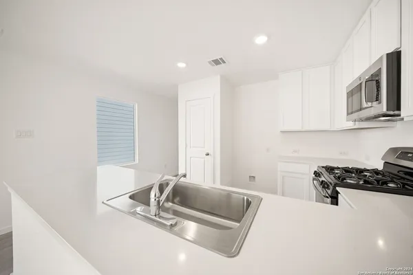 $1,495 | 2436 Lost Creek Road, New Braunfels, TX 78130