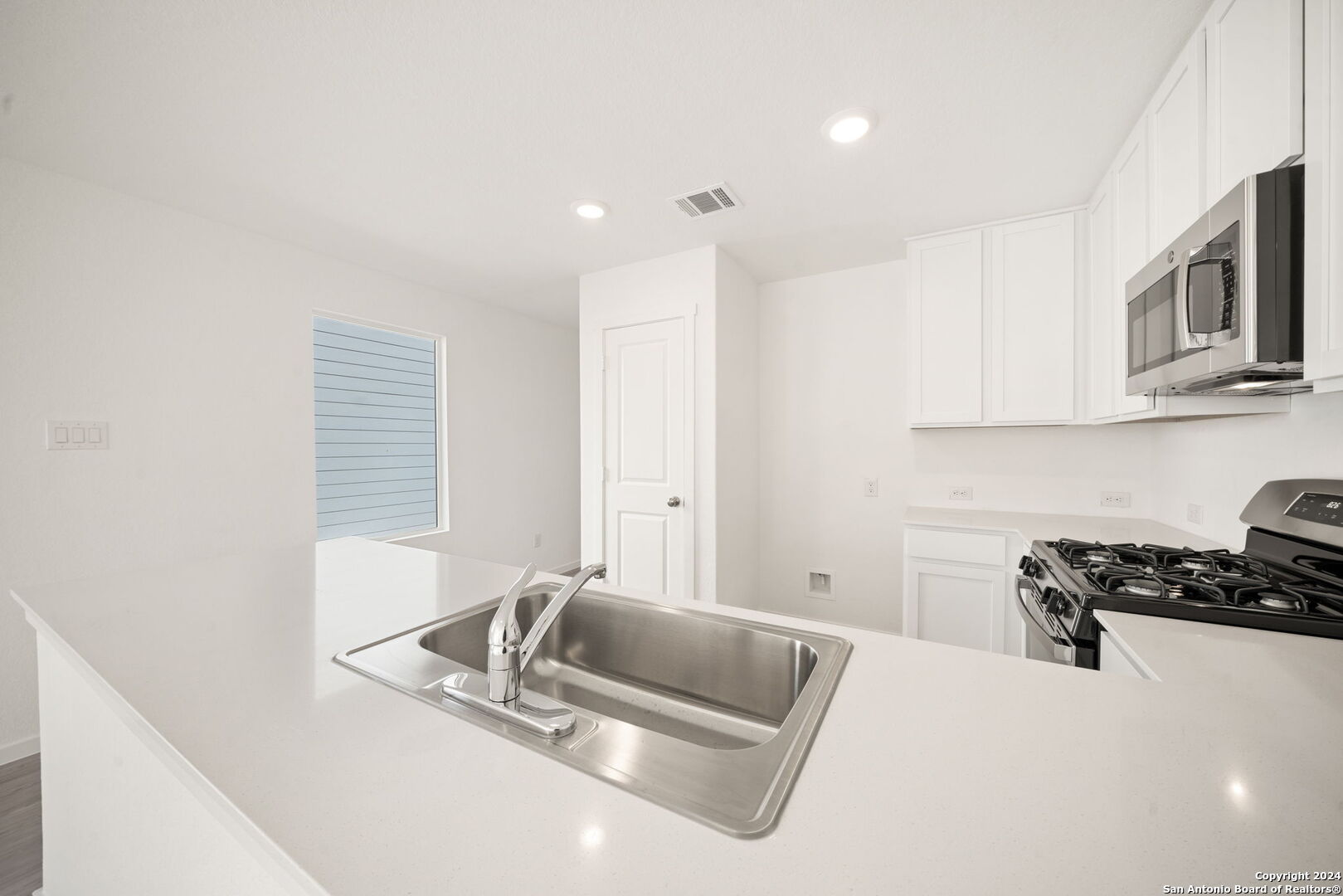 2436 Lost Creek Road New Braunfels, TX 78130 - Photo 8 of 25