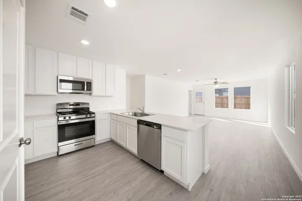 $1,495 | 2436 Lost Creek Road, New Braunfels, TX 78130