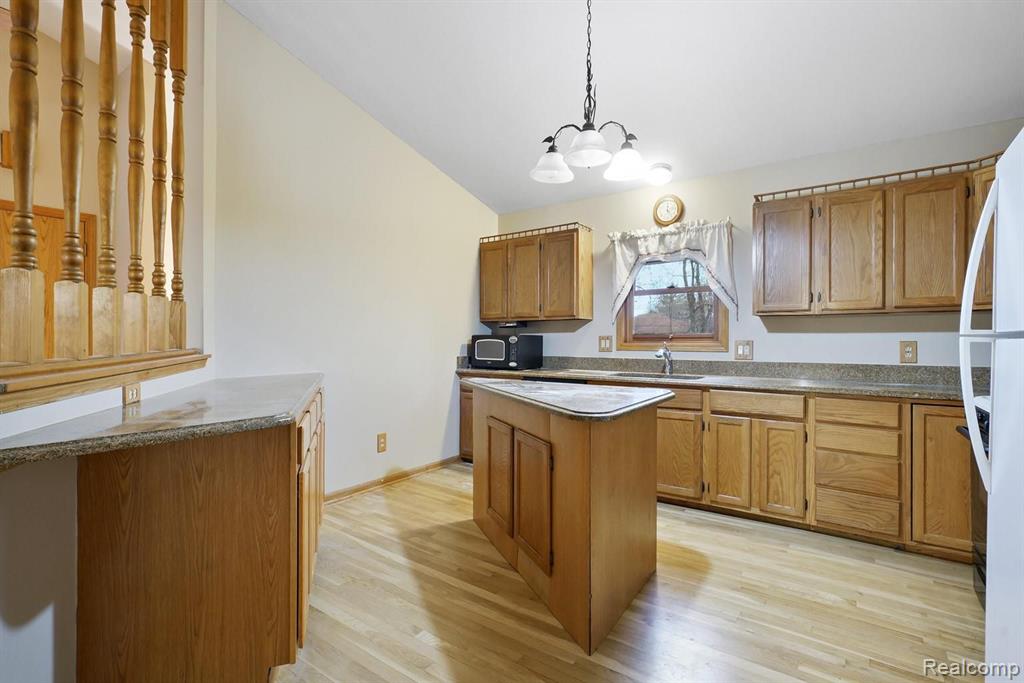 2235 Hiller Road West Bloomfield, MI 48324 - Photo 13 of 38