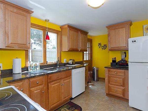 134 Virginia Road Waltham, MA 02453 - Photo 12 of 28 Gallery Image 12