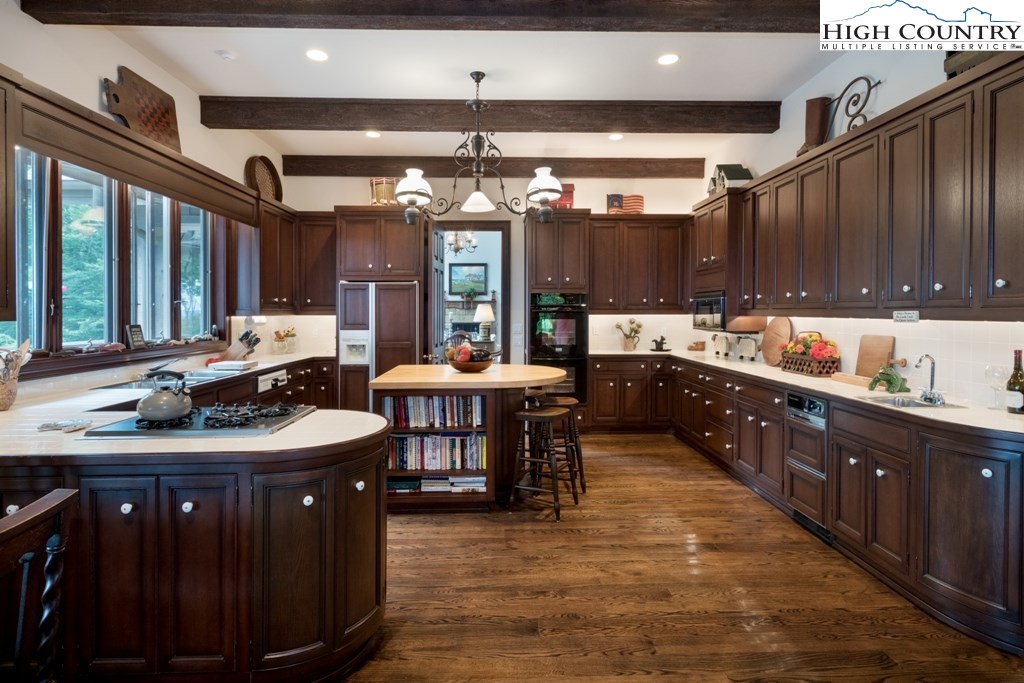 310 Boulder Ridge Road Linville, NC 28646 - Photo 7 of 29 Gallery Image 7