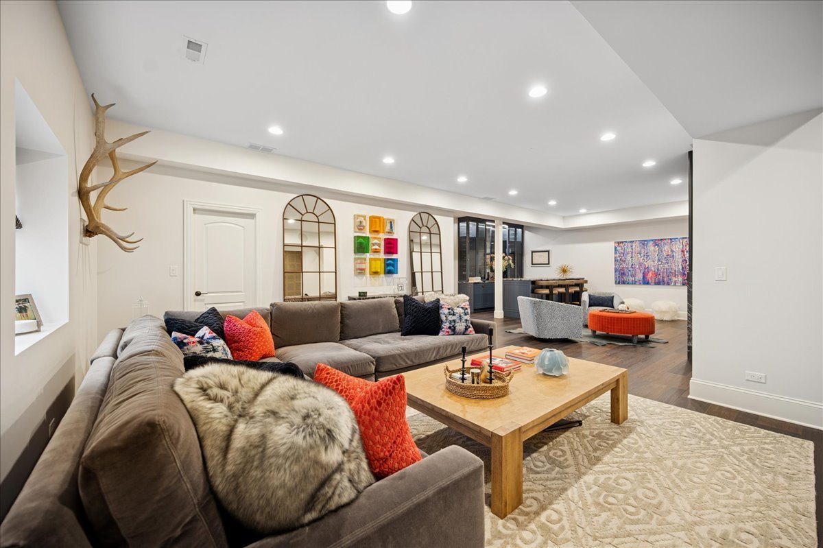 119 Sheridan Road Wilmette, IL 60091 - Photo 32 of 46