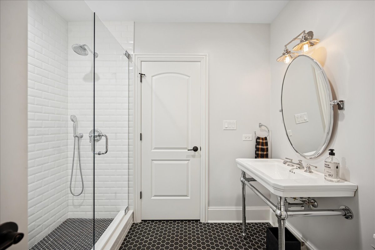 119 Sheridan Road Wilmette, IL 60091 - Photo 38 of 46