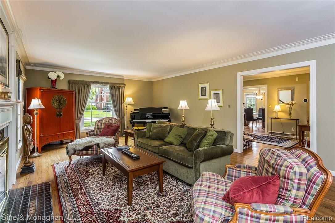 214 Merriweather Road Grosse Pointe, MI 48236 - Photo 8 of 85 011-Living_Room-4152993-medium.jpg