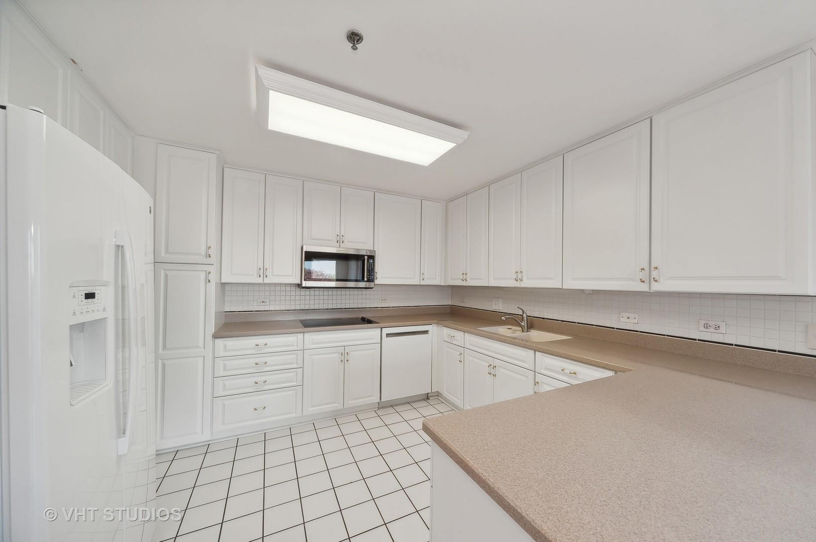 362 Kelburn Road, Unit 323 Deerfield, IL 60015 - Photo 3 of 14 Gallery Image 3