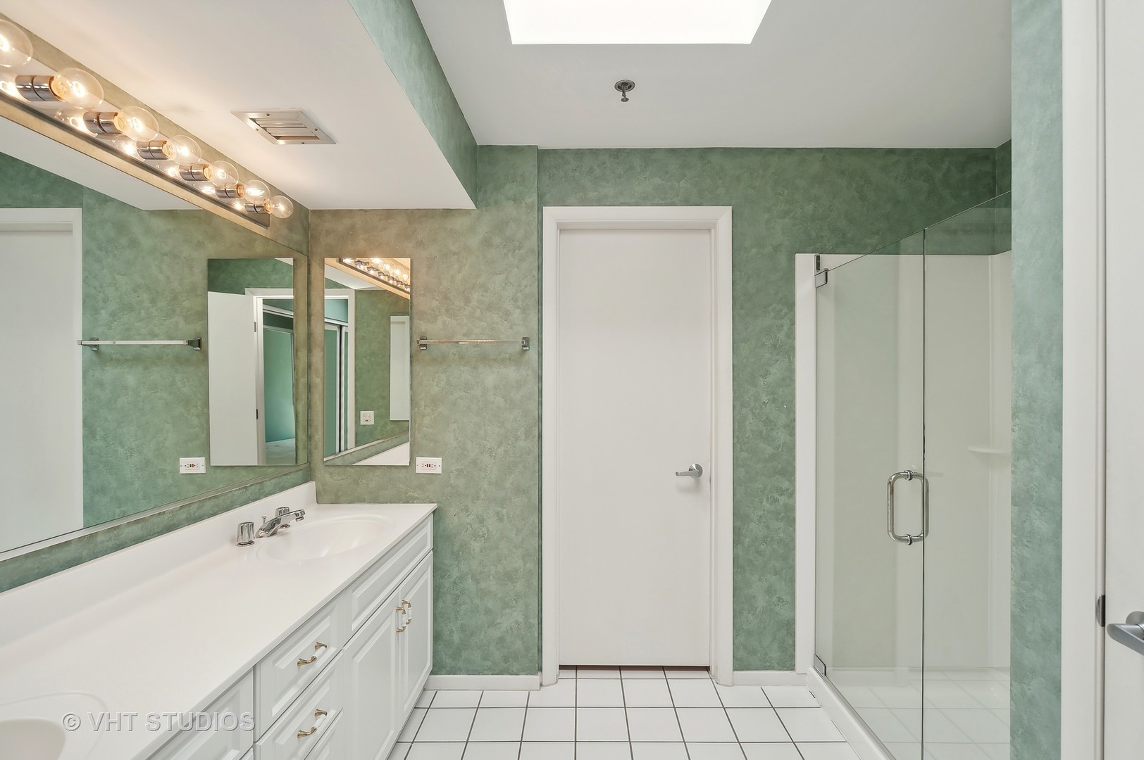 362 Kelburn Road, Unit 323 Deerfield, IL 60015 - Photo 9 of 14 Gallery Image 9