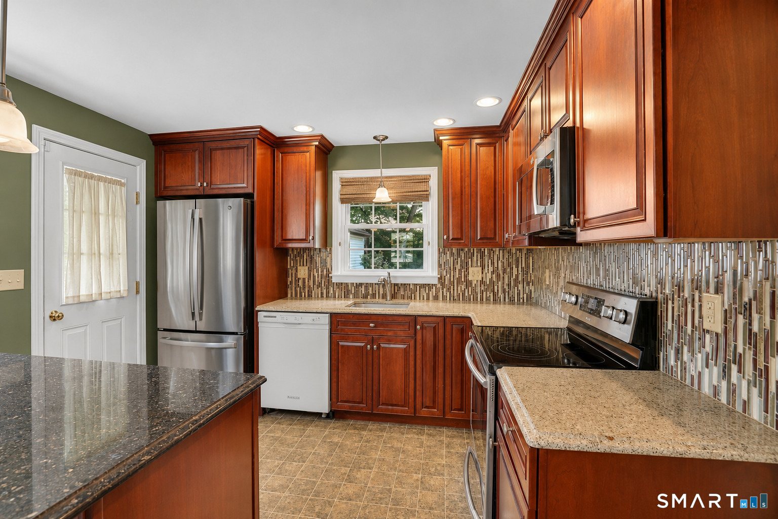 64 Bretton Road Manchester, CT 06042 - Photo 6 of 30