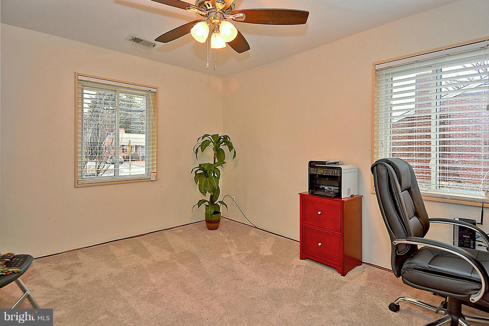 3915 Braddock Road Alexandria, VA 22312 - Photo 16 of 30 Bedroom 2 or Office