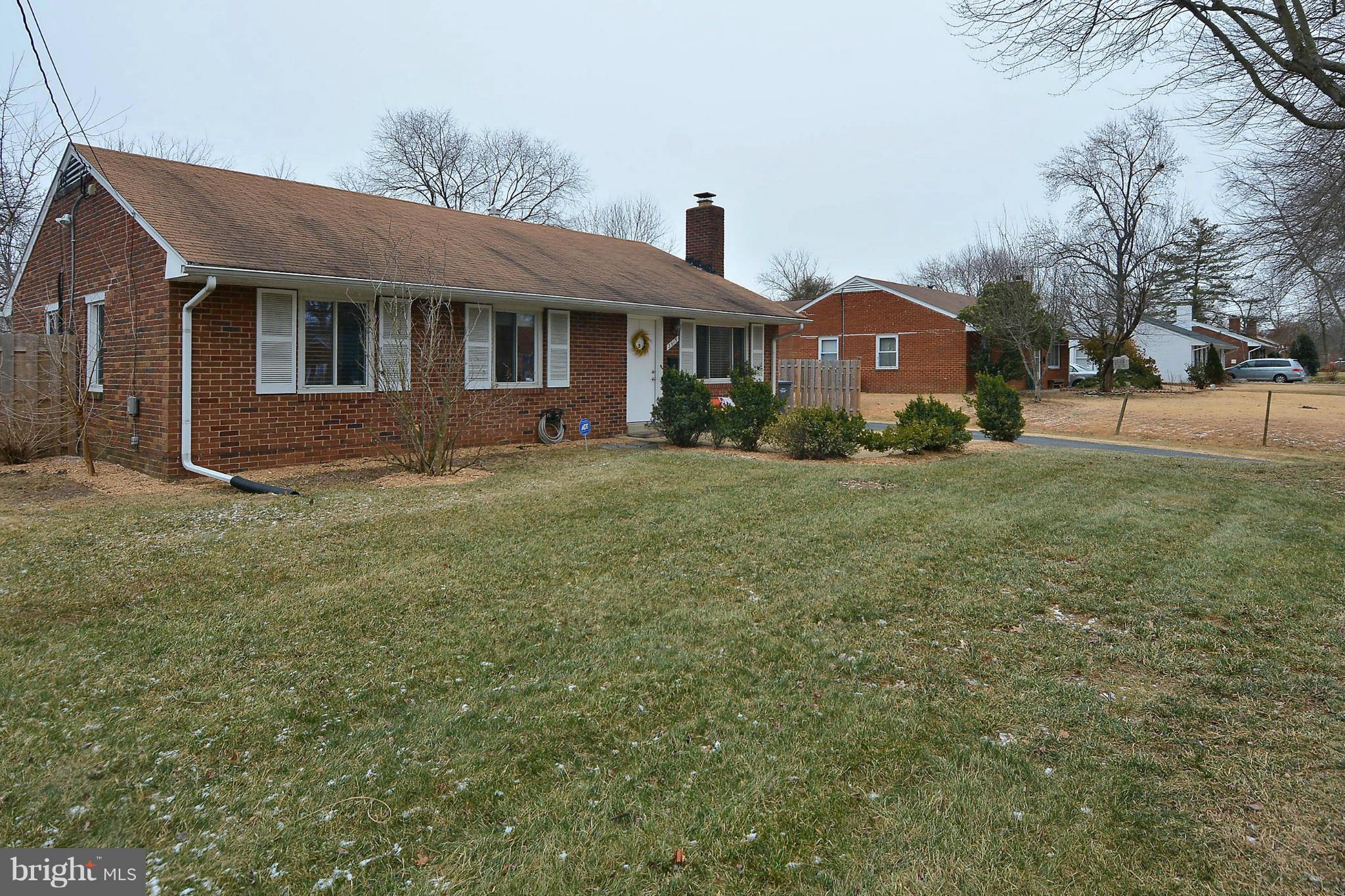 3915 Braddock Road Alexandria, VA 22312 - Photo 26 of 30 Side Yard