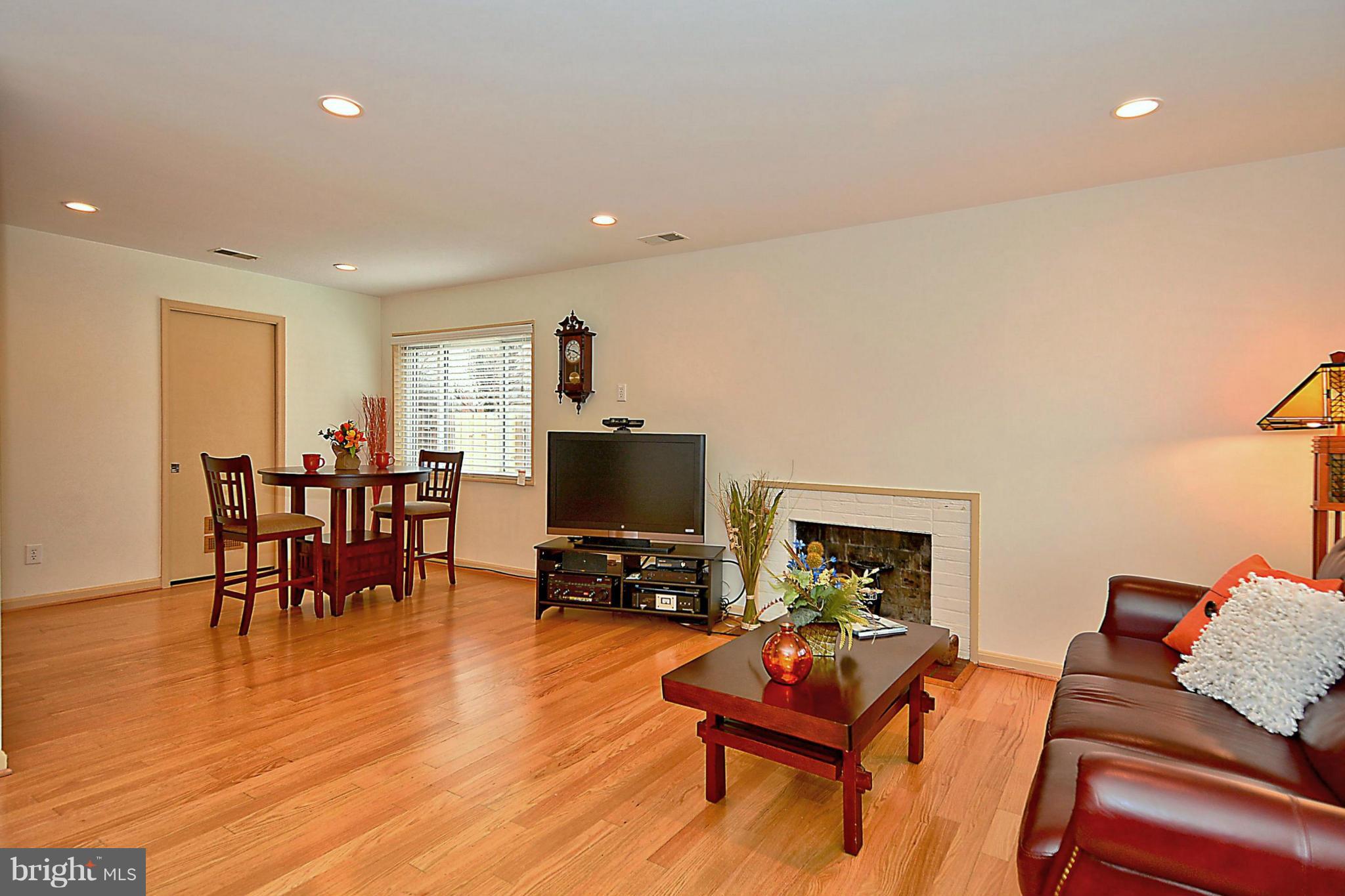 3915 Braddock Road Alexandria, VA 22312 - Photo 5 of 30 View from Living Room to Dining Area