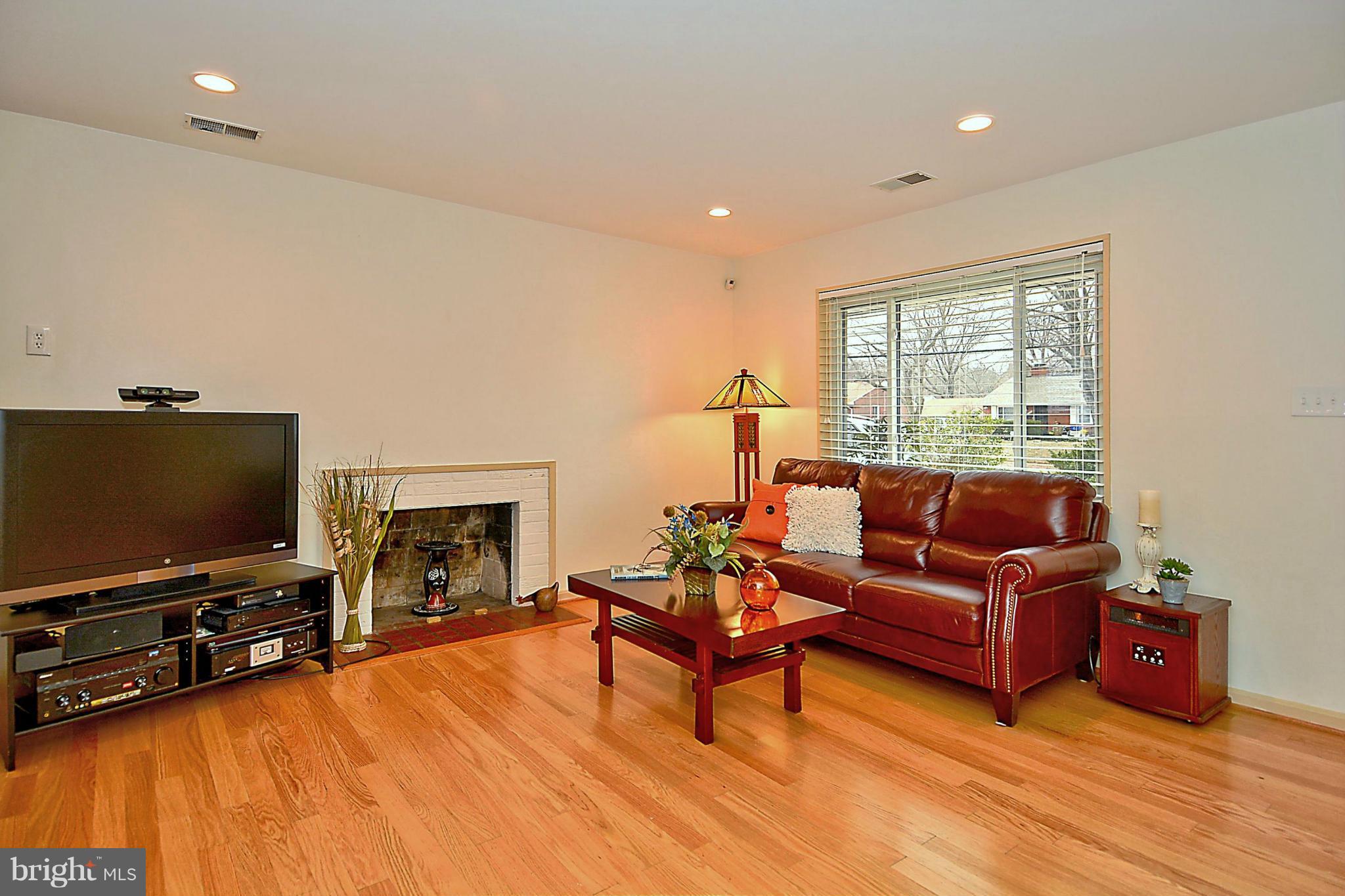 3915 Braddock Road Alexandria, VA 22312 - Photo 6 of 30 Living Room with Fire Place